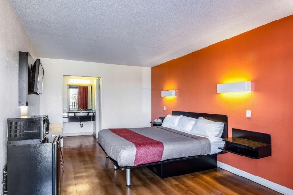 Motel 6-Little Rock, AR - West image 9